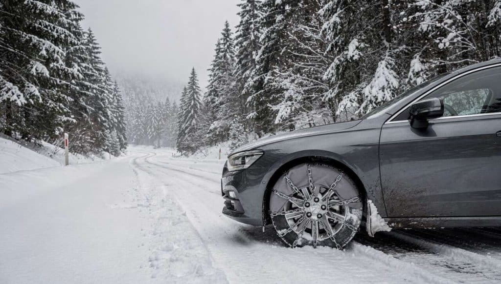 Chaînes neige ou chaussettes hiver : que choisir ?