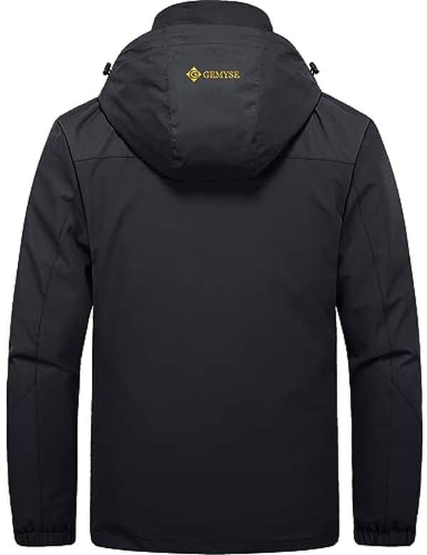 Découvrez notre test complet du manteau de ski imperméable GEMYSE 3 en 1 : performance, confort et style au rendez-vous pour affronter le froid et l'humidité sur les pistes.